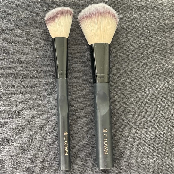 2 Crown Makeup Brushes - Picture 1 of 2
